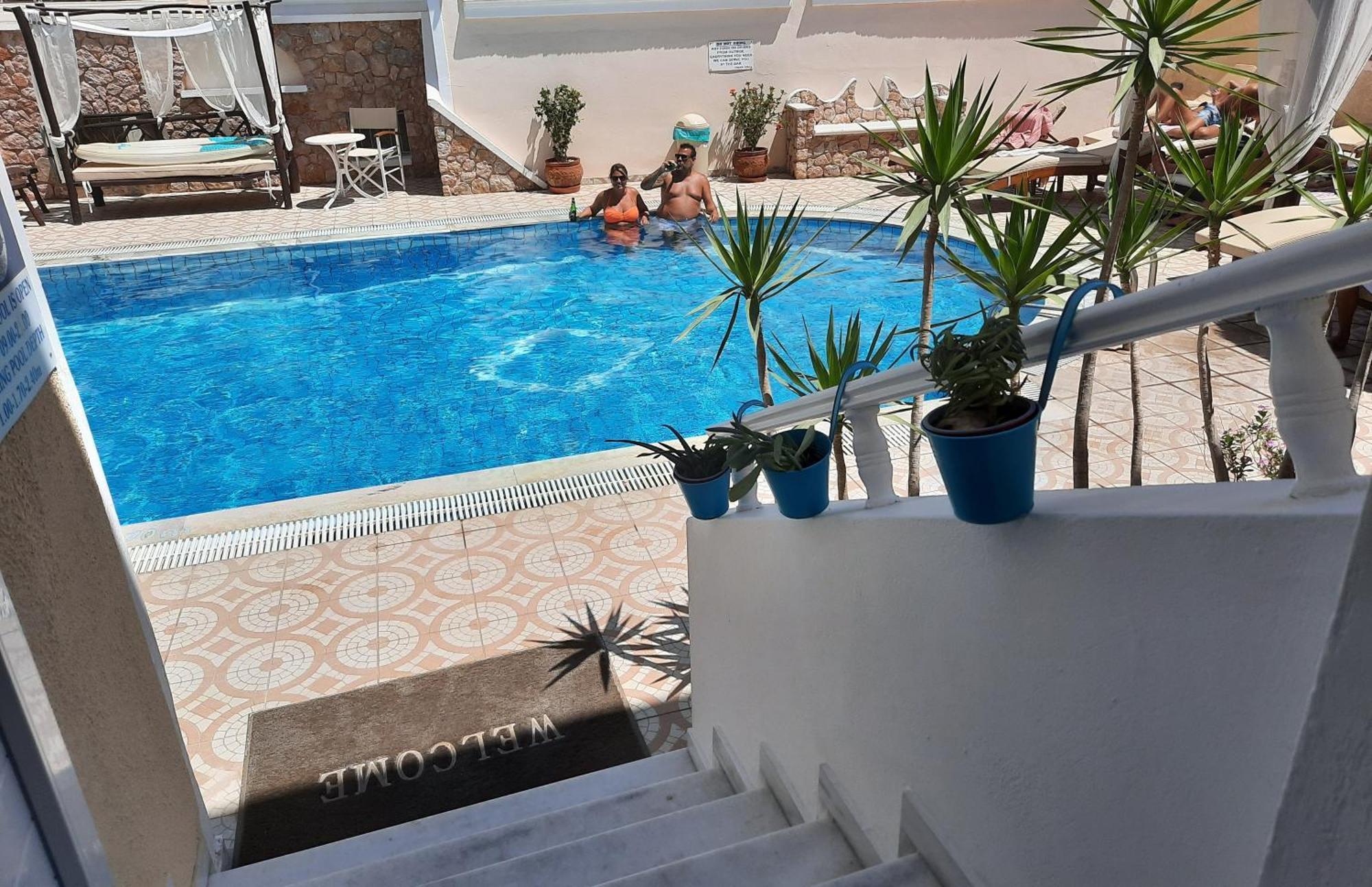 Zeus Aparthotel Kamári