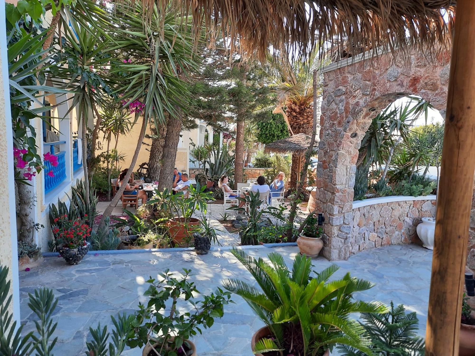 Zeus Aparthotel Kamári